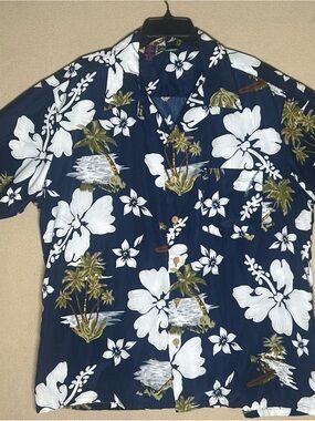Blue Hawaiian Floral Button-Up Shirt by Roundy Bay Men’s size XL. Like New.